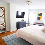 Carriage House On Chatham Sq